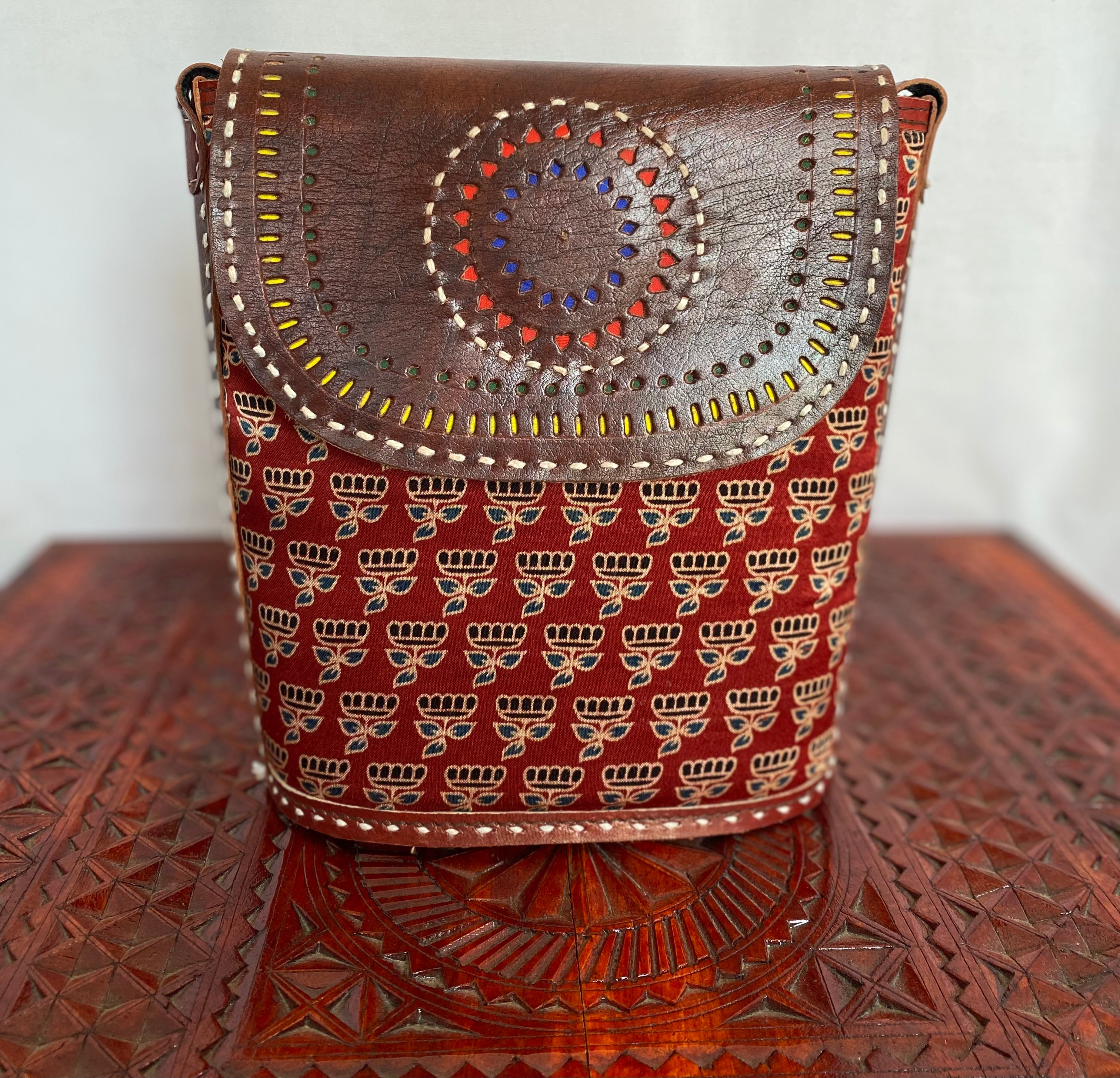 Maroon lotus bucket sling bag – RAKHIYO